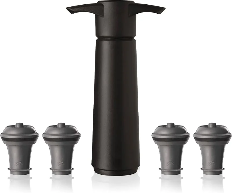 Visita la tienda de Vacuvin Vacu Vin Bomba de Vacío Original Negra con 4 Tapón – Conserva Vino Tinto o Blanco – Sistema Manual para Remover Aire – Cierre Hermético – Diseño Negro Compacto – Hasta 10 Días Fresco — Vino y mesa festiva