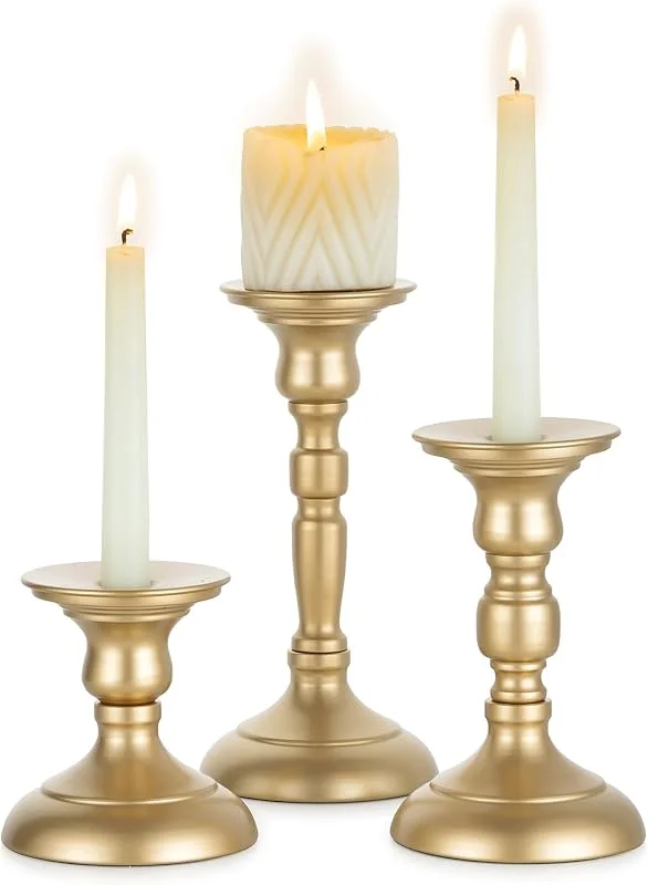 Visita la tienda de Sziqiqi Sziqiqi Candelabros de Pilar Dorados: Juego de 3 Candelabros Vintage de Doble Uso para Velas de Pilar y Cónicas - Centro de Mesa Antiguo para Navidad Boda Mesa de Comedor y Chimenea — Cena a la luz de velas