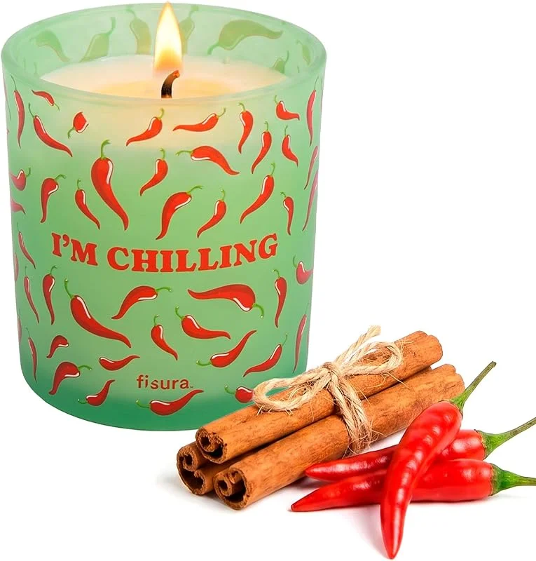 Visita la tienda de FISURA Fisura – Vela aromática original “I’m chilling” en vaso. Vela de soja con aroma esencia de canela y guindilla. Con caja de regalo. 40 horas de duración. 470 gramos. Regalo original. — Cena a la luz de velas