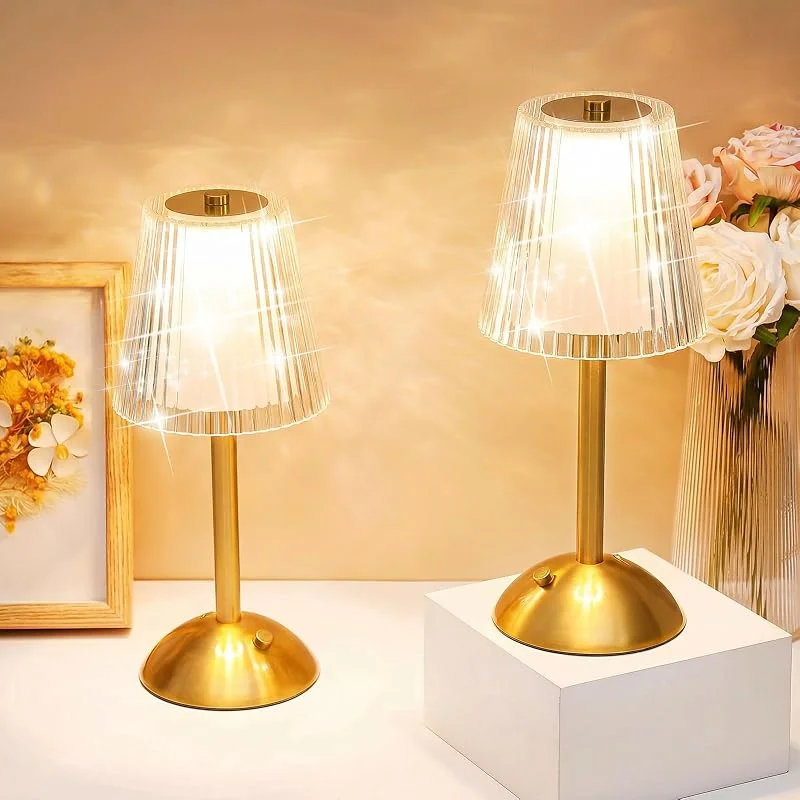 Liliful 1 lámpara de mesa inalámbrica LED táctil, dorada, estilo con forro — Cena a la luz de velas