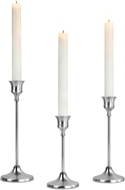 AUMAYCO Juego de 3 candelabros plateados, portavelas de metal plateado, elegante y decorativo para decoración de mesa de boda, mesa de comedor, decoración del hogar — Cena a la luz de velas