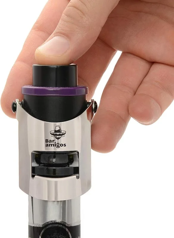 Bar Amigos® Champagne Pressure Stopper Purple Púrpura– De Cava Tapón de presión para botellas de champán y Espumosos Con la tecnología patentada Y Fecha Interruptor Recordatorio To Keep Your Bottle of Sparkling Wine Fresh – 3 años de Garantía de Satisfacción — Vino y mesa festiva