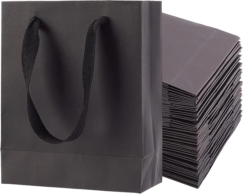Visita la tienda de NBEADS NBEADS 25 Bolsas de Papel Kraft, Bolsas de Regalo Negras Bolsa de Papel con Asa Bolsas de Papel Kraft Reutilizables para Hornear Compras Cumpleaños Boda Fiesta de Navidad, 16x13x6cm — Envoltorio regalo